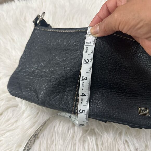 The Sak Y2K Elegant Black Leather Shoulder Bag - Picture 5 of 8